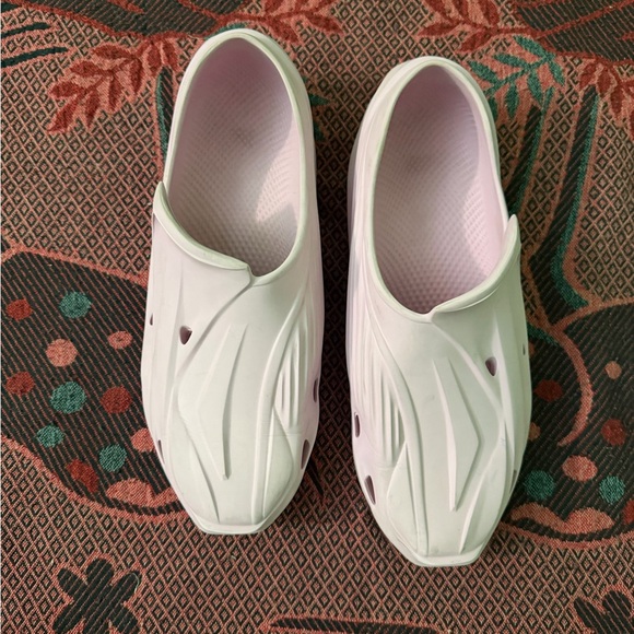 1017 ALYX 9SM Men\'s Slip-On Athletic Clog in light pink